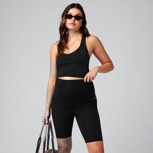 Fabletics High-Waisted Maternity 9” Short (L)